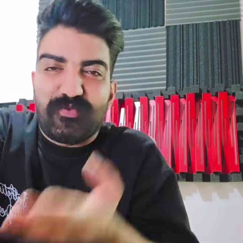 دانلود آهنگ میلاد غلامی کنار گردنم جای اسمشه اول اسمش هم