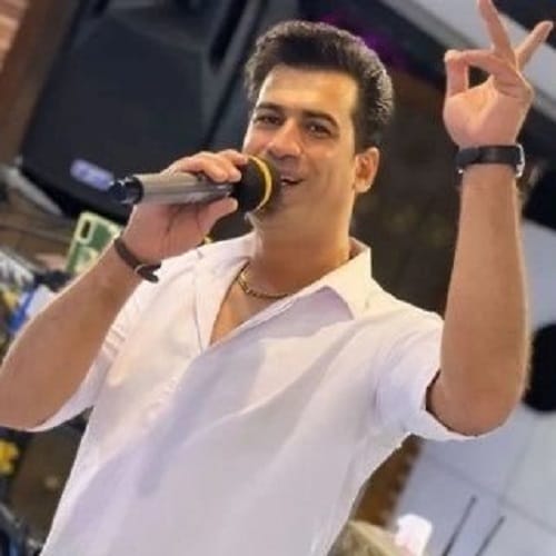 دانلود آهنگ مسلم فتاحی هنوزم جای انگشتات روی برگای گلدونه