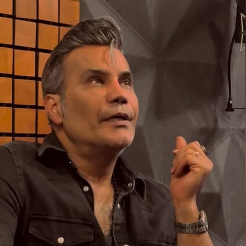 دانلود آهنگ شهرام شکوهی تو که نقش لیلا داری چشم رو هم بزاری