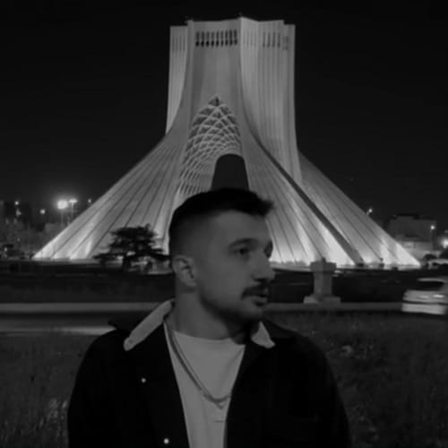 دانلود آهنگ این روزا شدت نفسام شدیدن این روزا با دور و برمم غریبم