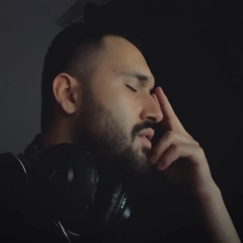 دانلود آهنگ اردلان این روزا انگار دو نفرم - آلیس موزیک