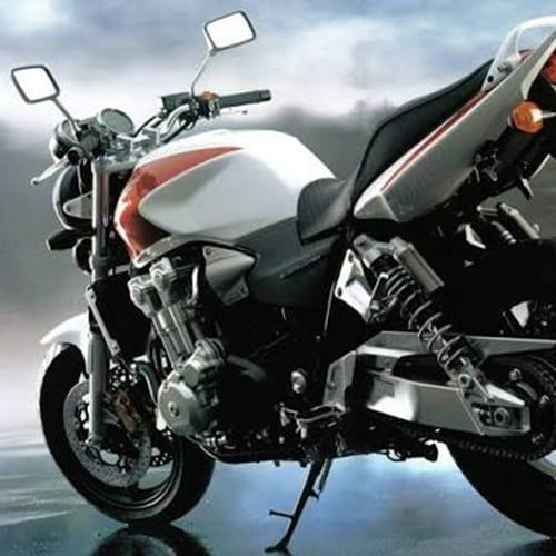 دانلود آهنگ موتورم 1300 دنده سه و چهار 3 و 4 - آلیس موزیک