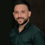 دانلود آهنگ من از تو یک جهان فاصله دارم از مصطفی ابراهیمی